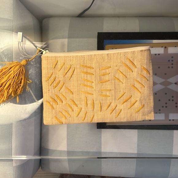 Mar Y Sol Rafffia yellow and tan pouch - Picture 2 of 3